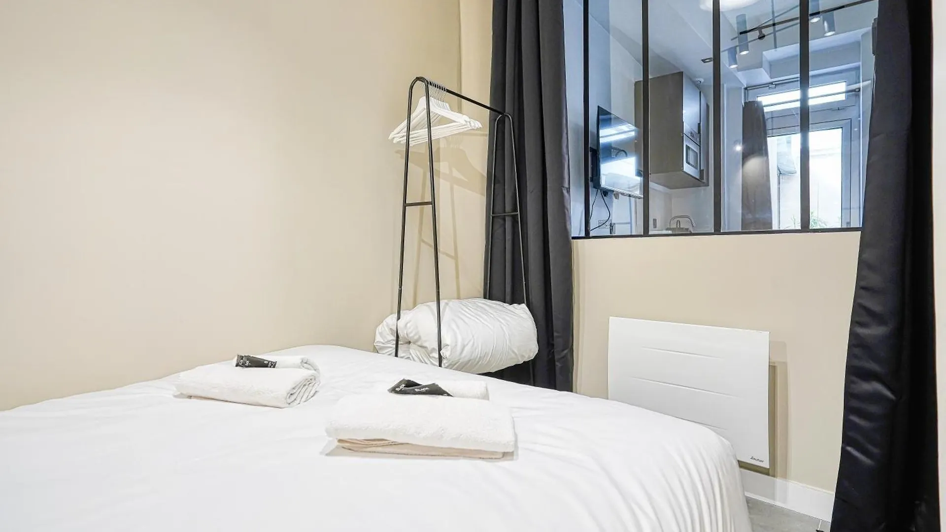 Elegant Loft Avec 2 Chambres Au Coeur De Párizs Apartman